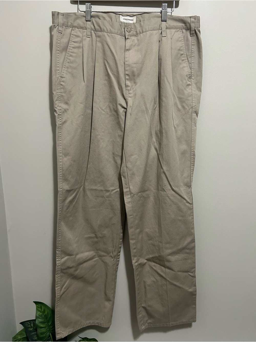 Denver Hayes Men's Pleated Chinos in Khaki - Picture 2 of 11